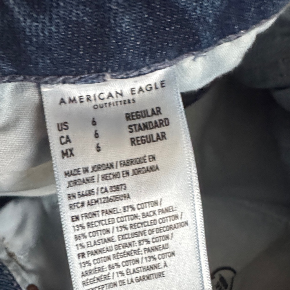 American Eagle Outfitters Distressed Dark Curvy mom Jeans - Picture 5 of 7